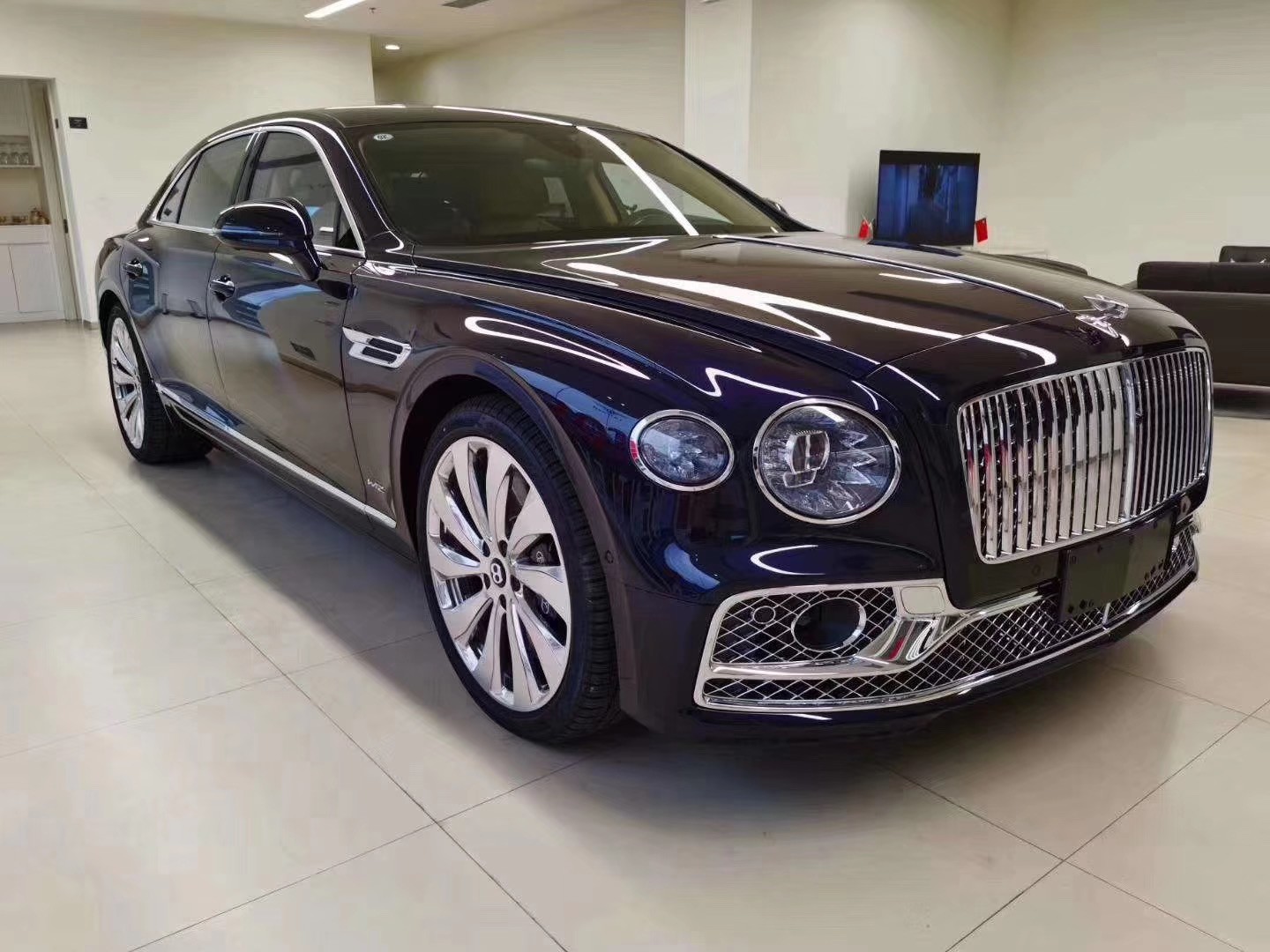 21款宾利飞驰 气场强大 体现尊贵身份