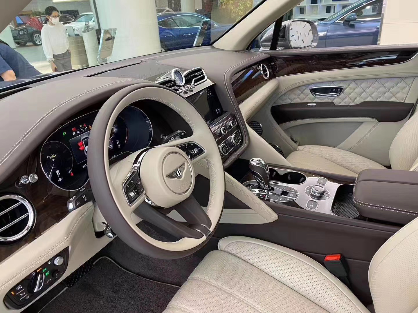 21款宾利添越大空间高享受