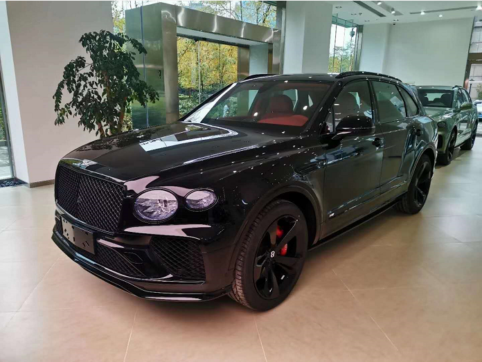 21款国六宾利添越4.0t黑武士霸气出击