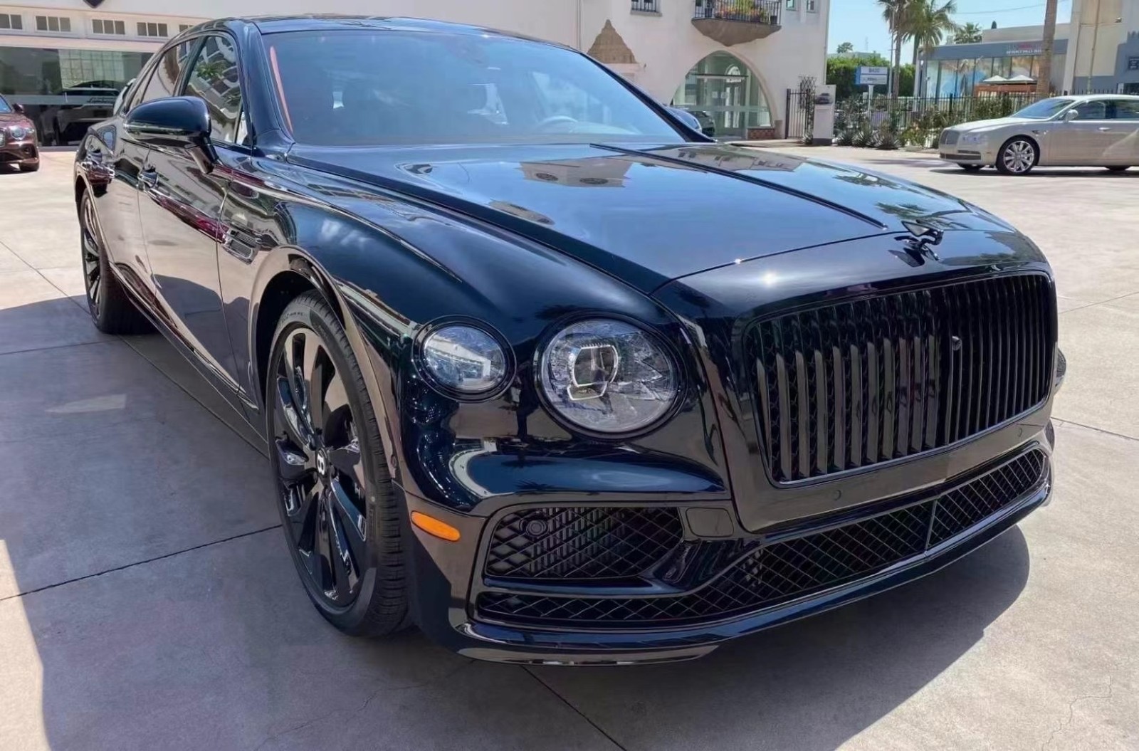 2021款宾利飞驰 全黑涂装很有运动气势