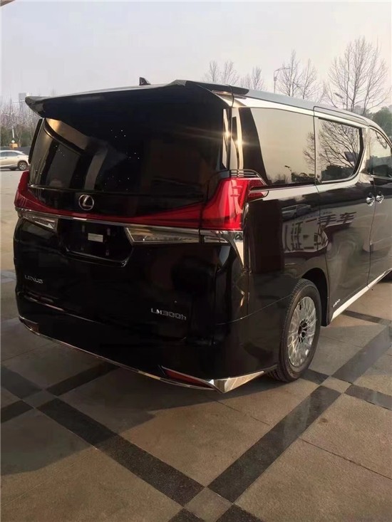 雷克萨斯商务lm300四座黑白pk七座黑黑
