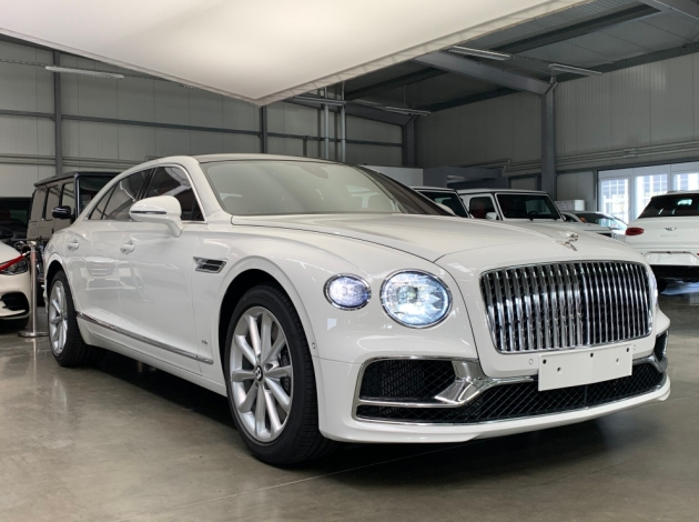 2021款宾利飞驰非凡性能完美座驾现车_凤凰网汽车_凤凰网