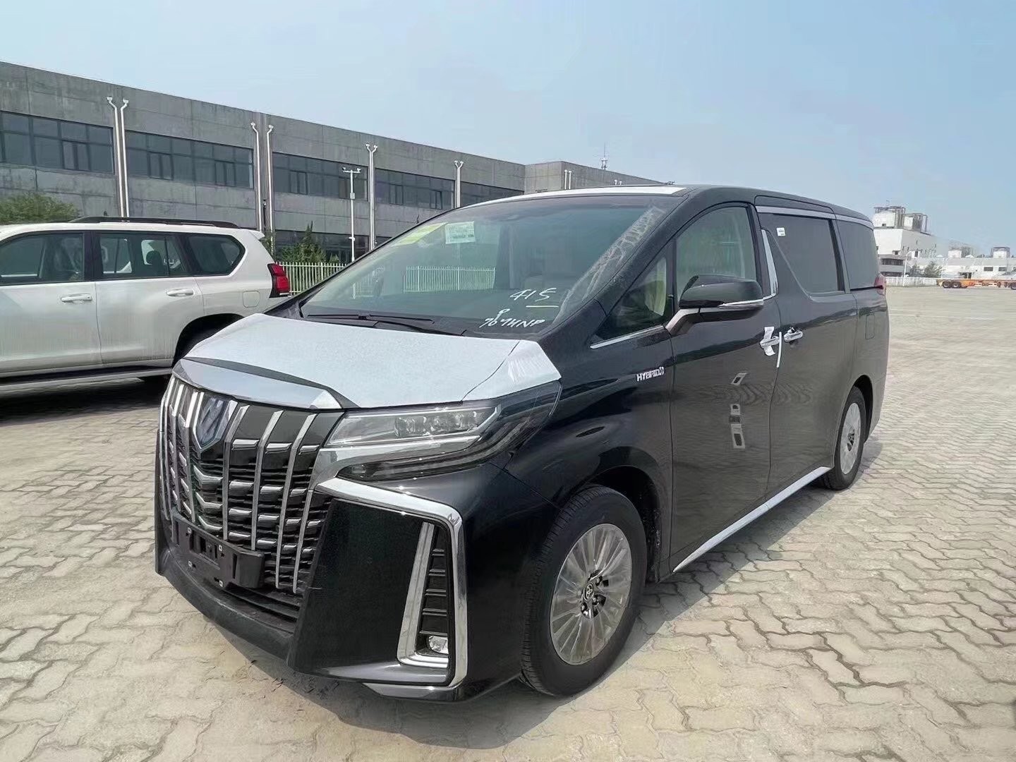 2021款丰田埃尔法高配黑黑现车加价多少