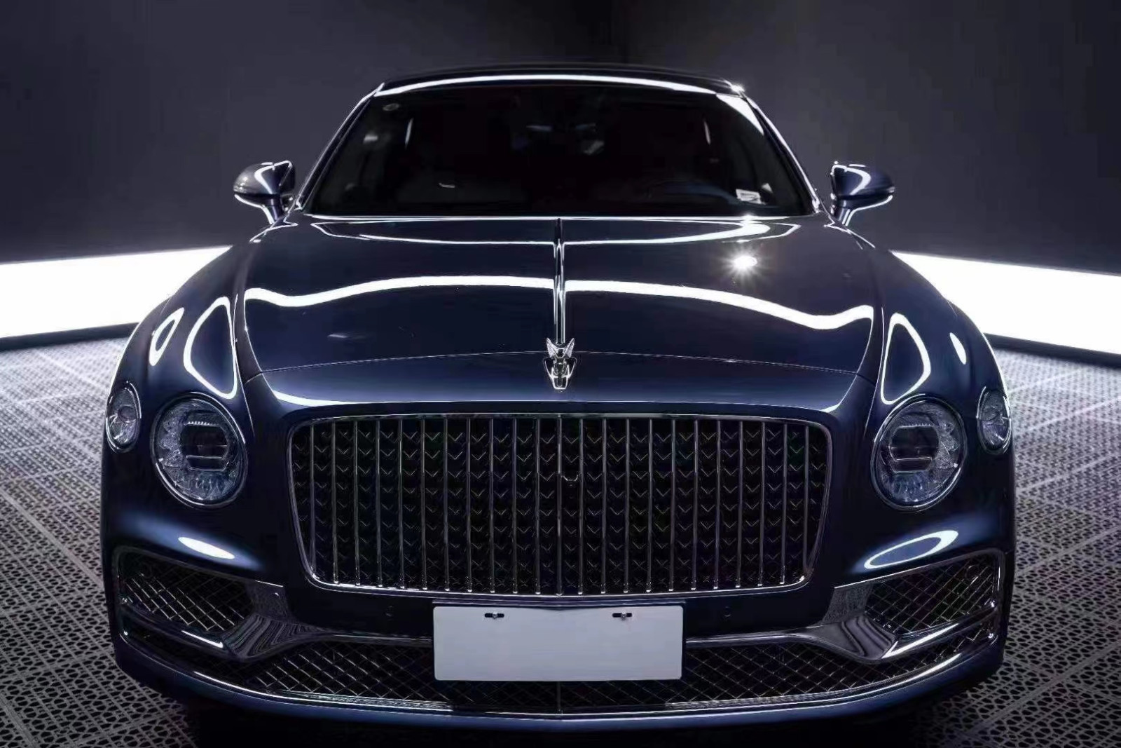 2021款宾利飞驰展位现车最新价格优惠