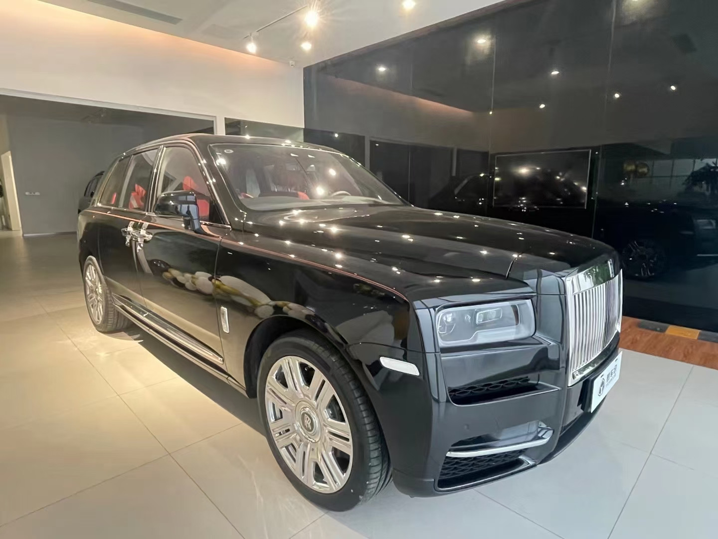 2021款劳斯莱斯库里南世界顶级现车优惠