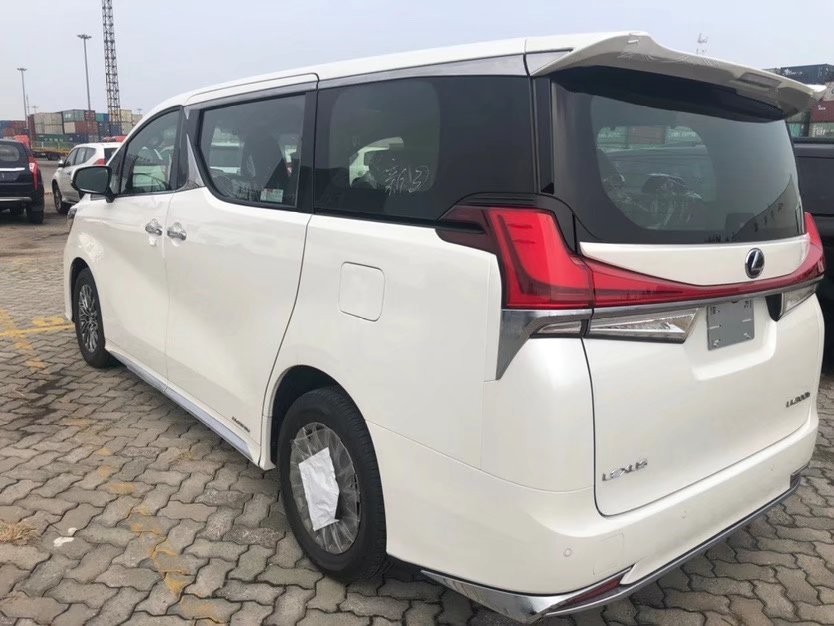 2021款雷克萨斯lm300七座最新优惠价