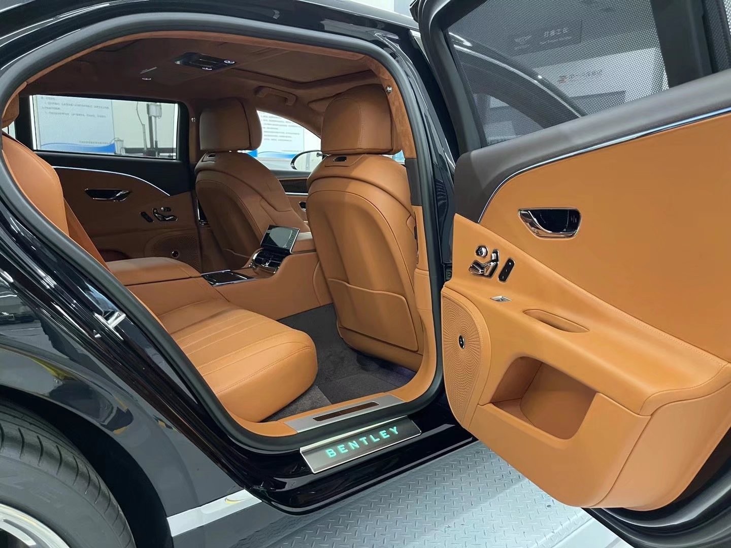 21款宾利添越4.0t五座版 全国最低优惠政策行情