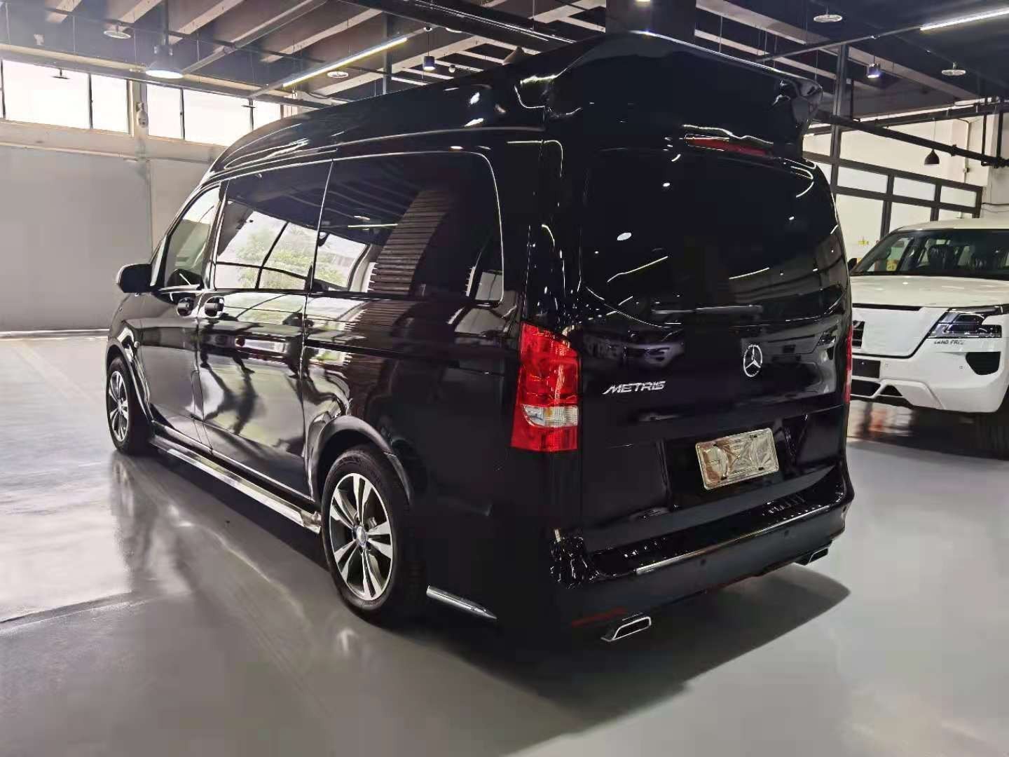 奔驰威霆改装巴赫9速自动挡空气悬挂