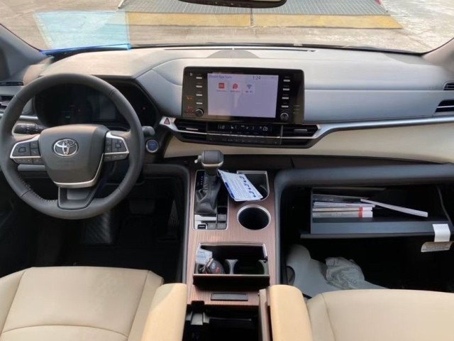 平行进口津港21款丰田塞纳25市场行情