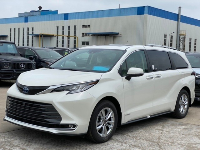 25丰田塞纳天津港平行进口现车最低价