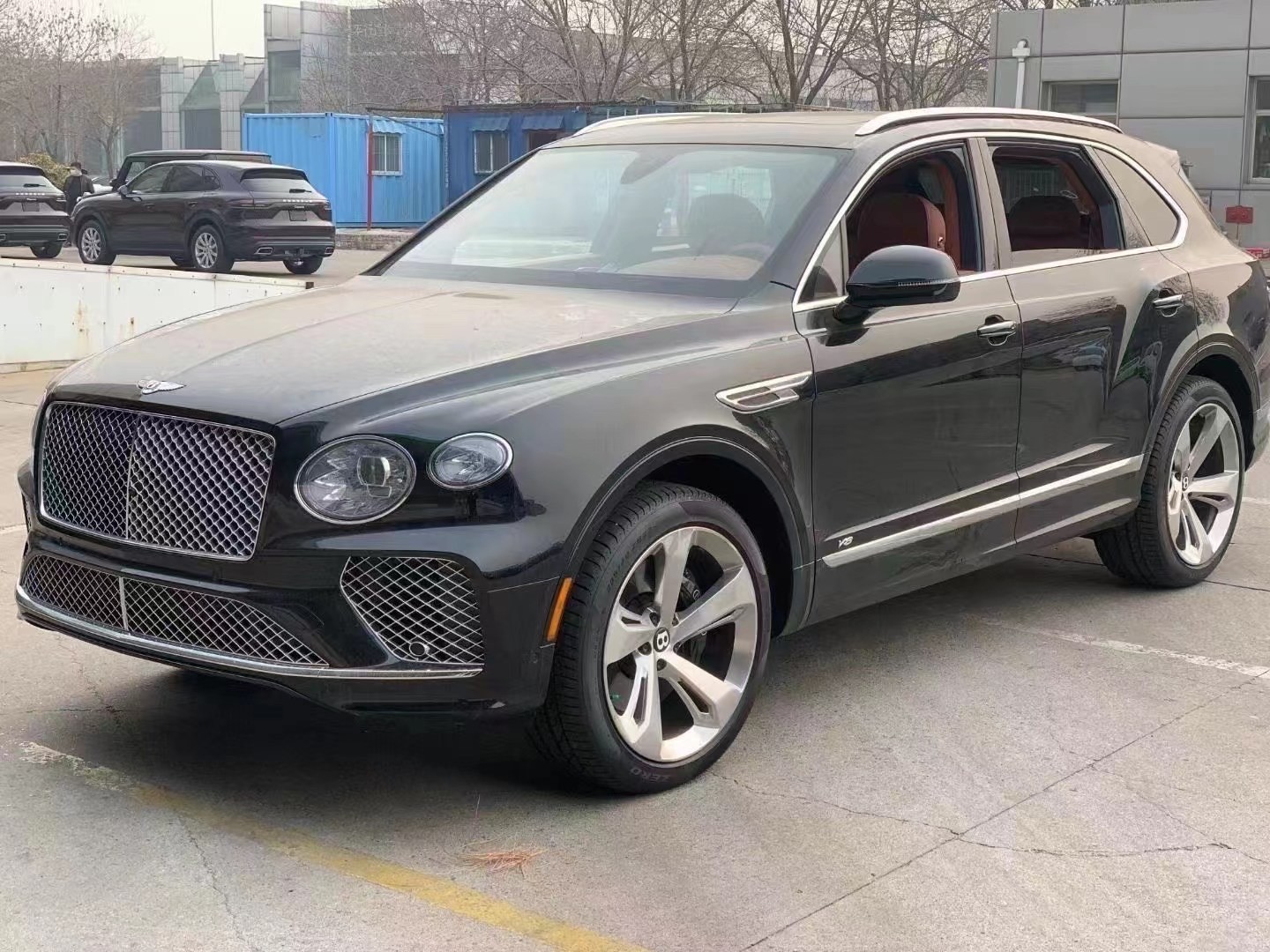 新款宾利添越平行进口天津港现车多少钱