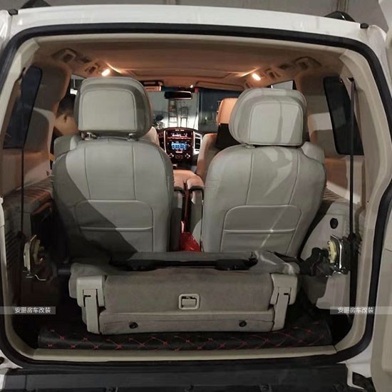 三菱帕杰罗改装航空座椅 升级内饰方案1