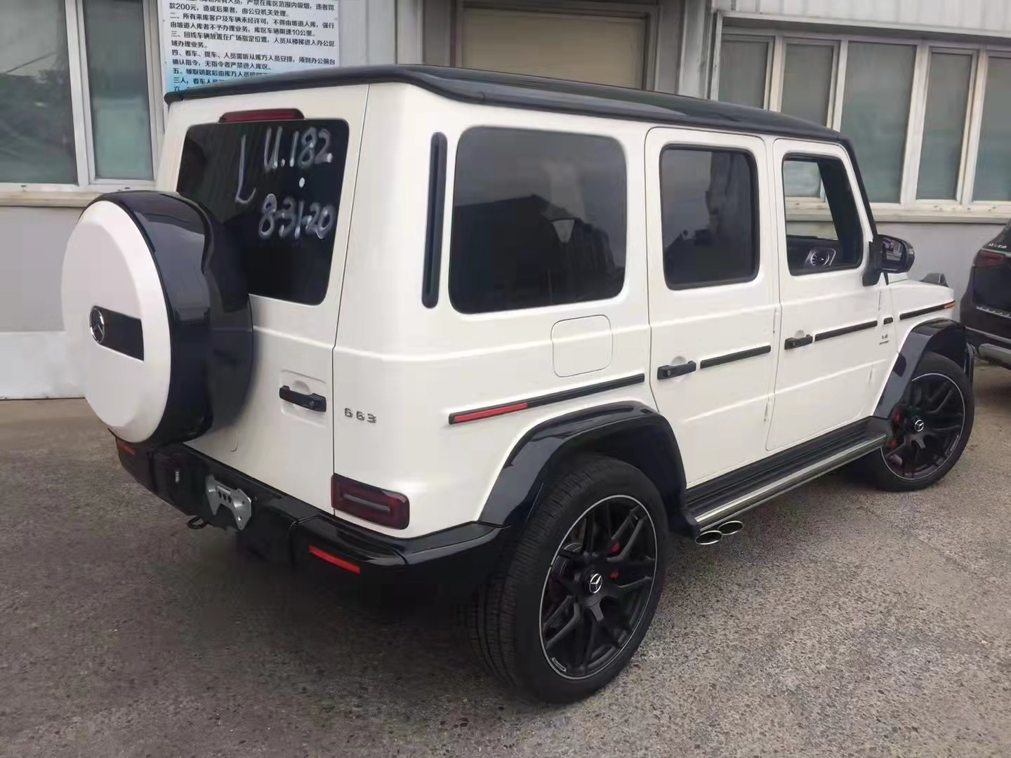 21奔驰g63熊猫版天津港现车优惠30万