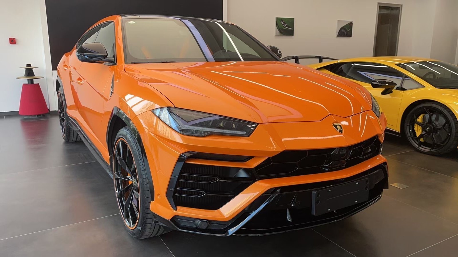 兰博基尼urus珍珠橙现车在售最低报价
