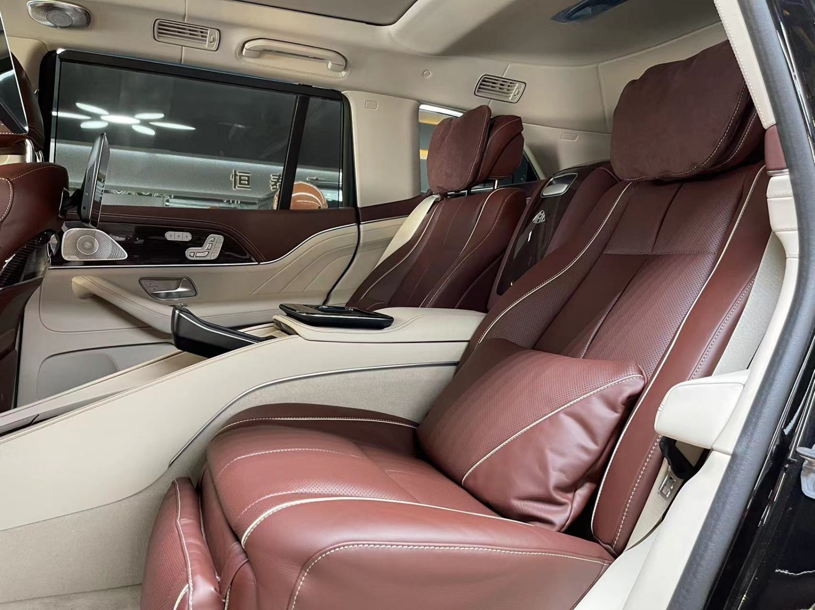 21款迈巴赫gls600港口现车首付100万