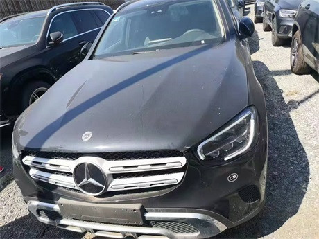 21款墨版奔驰glc 300 国六b 小期 来袭颜色:白黑 46.5万颜色:黑黑 47.