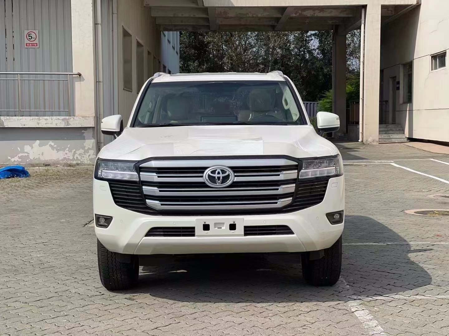 22款酷路泽35tt国六首批现车让利促销