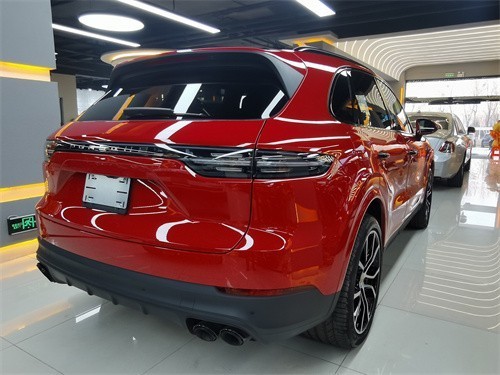 2021款保时捷卡宴胭脂红首付20万就开走