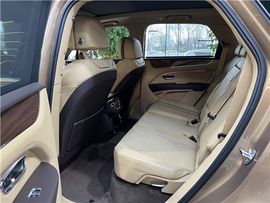 21款宾利添越完美座驾年底港口现车钜惠