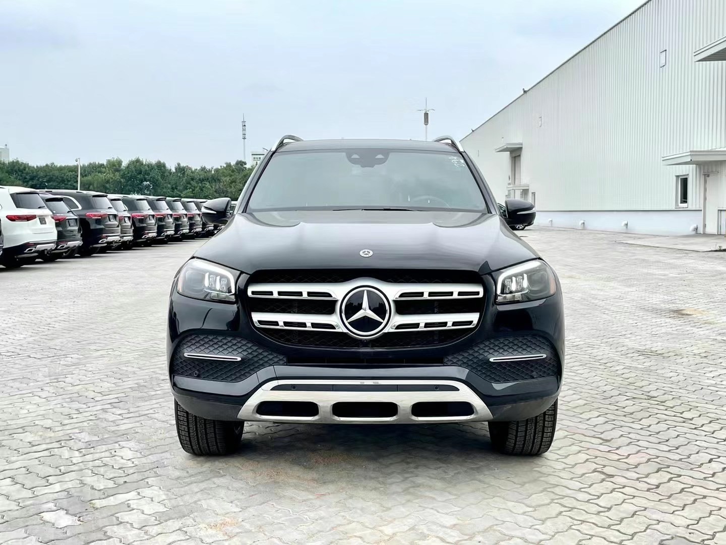 21款奔驰gls450整体设计很端正