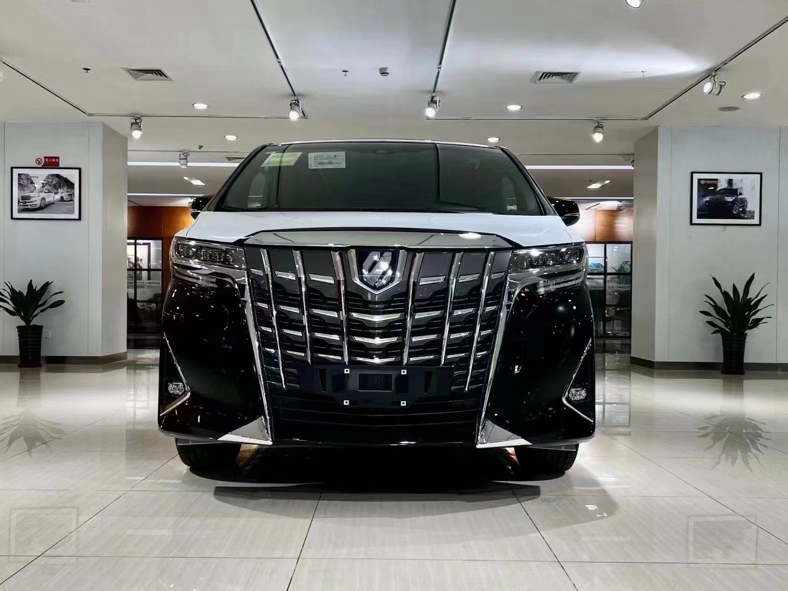 21款丰田埃尔法现车充足超低价格