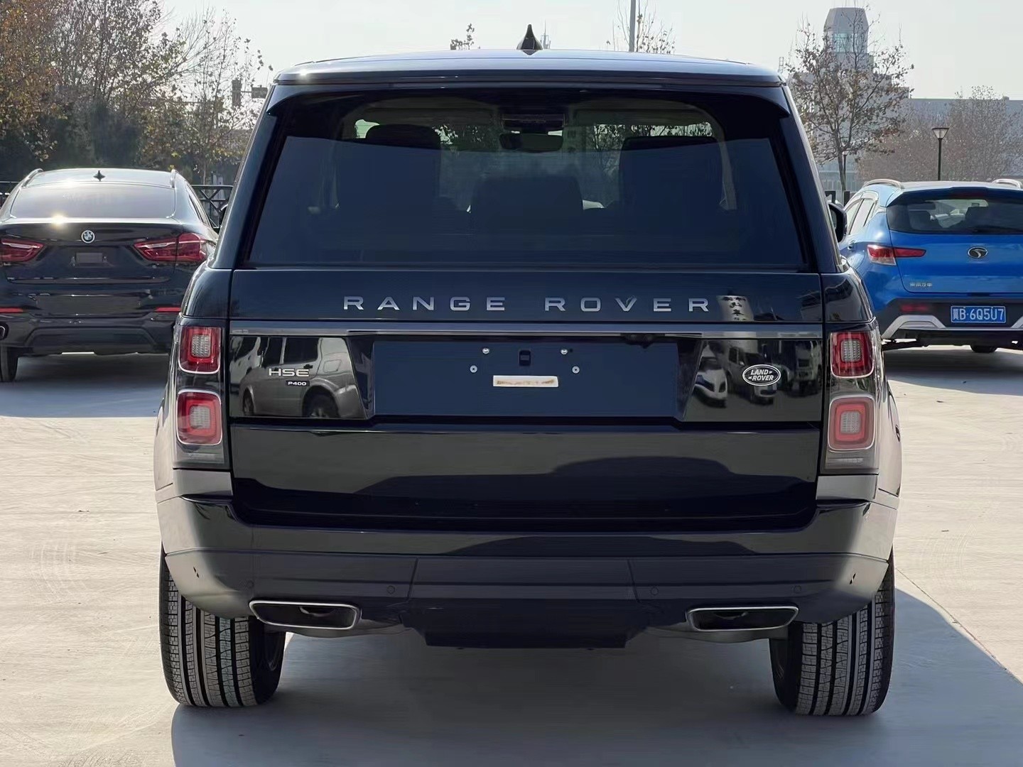 2021款路虎揽胜加版豪迈畅行霸气扬长