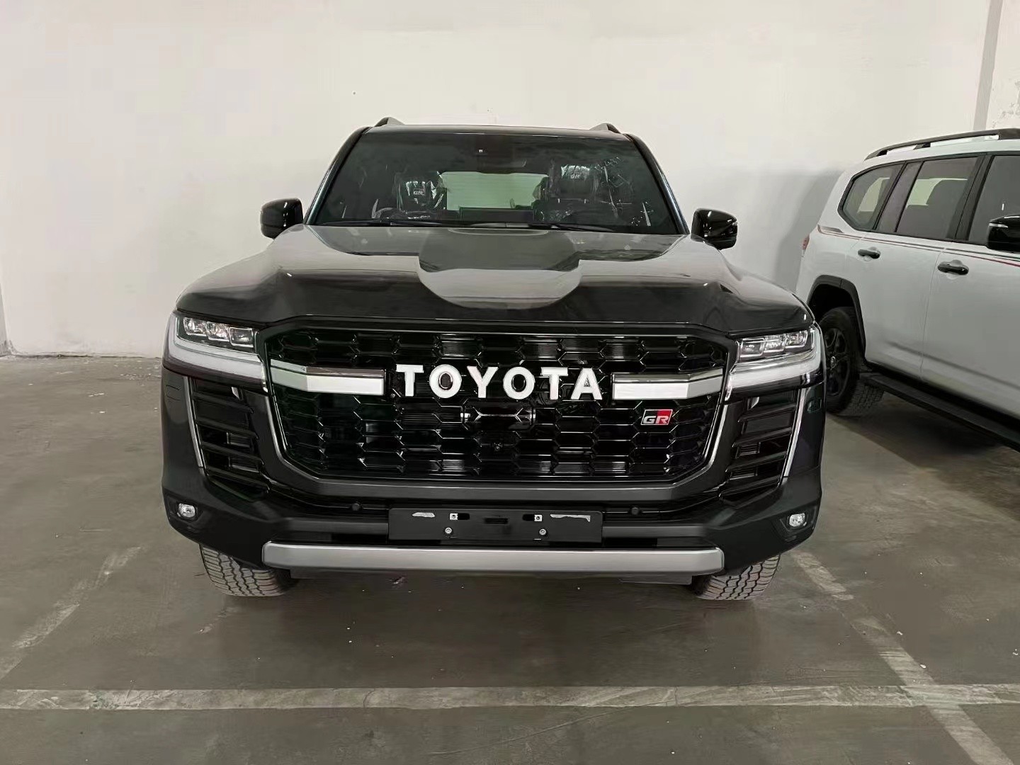 22款全新兰德酷路泽lc300gr运动版实拍