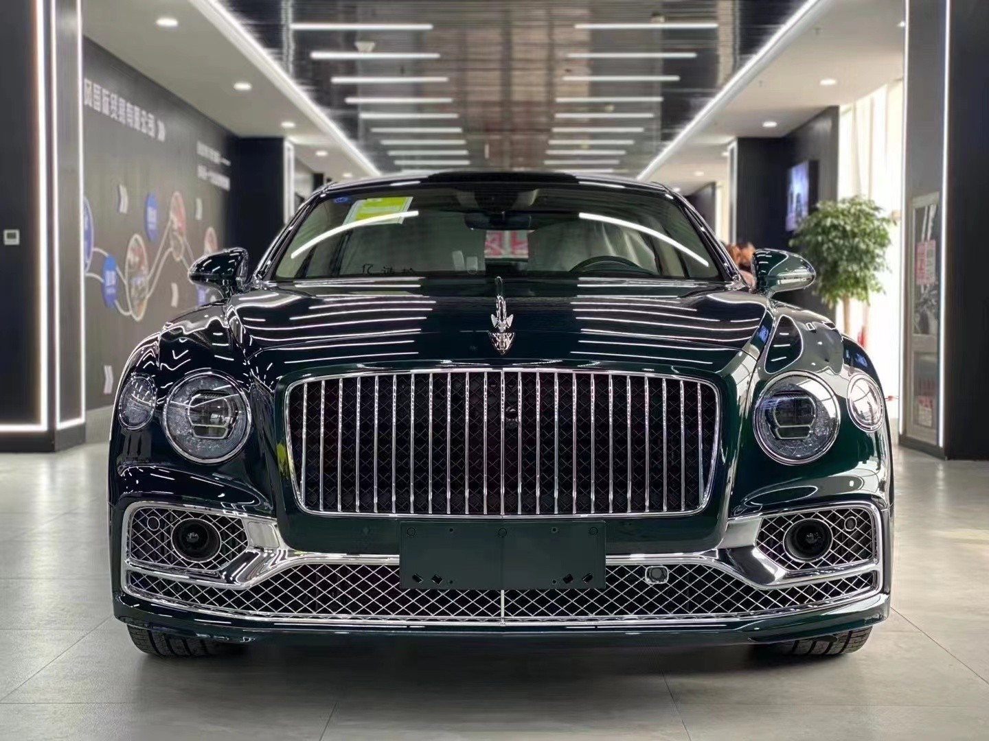 2021款宾利飞驰匠心设计澎湃性能优惠出