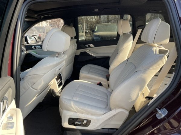 2022款宝马x7报价紫水晶外观白色内饰