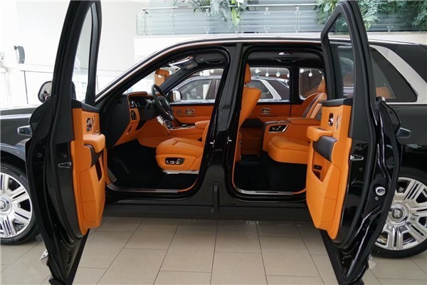劳斯莱斯库利南四座爱马仕橙色内饰现车