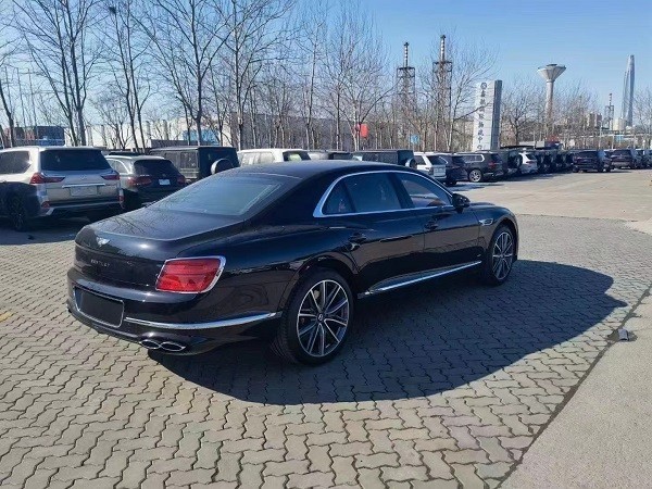 宾利飞驰天津港实拍现车320万