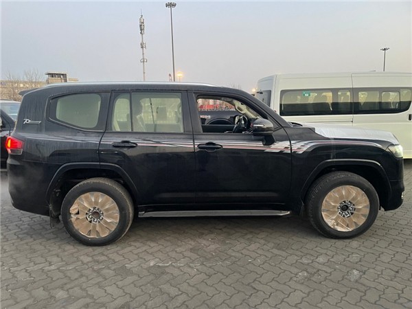 2022款丰田兰德酷路泽lc300全新上市,是世界上最经典的越野车之一.