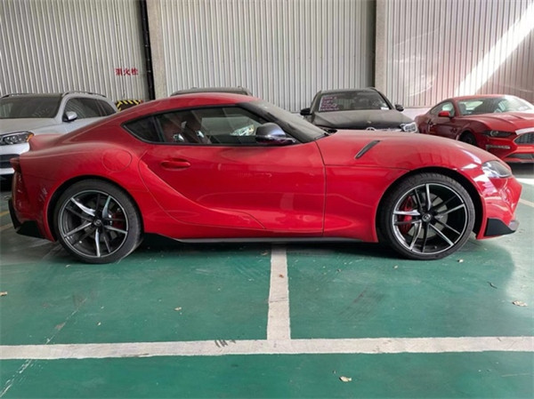 丰田gr supra 牛魔王 红色现车实拍降价_凤凰网汽车_凤凰网