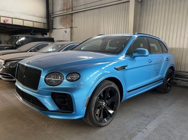 21款宾利添越翠鸟蓝港口现车经典设计