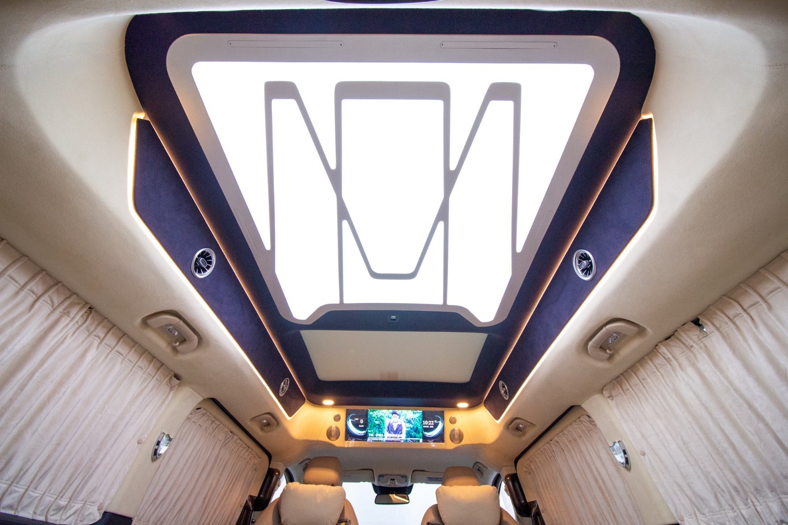 奔驰威霆商务车改装案例豪华升级直销