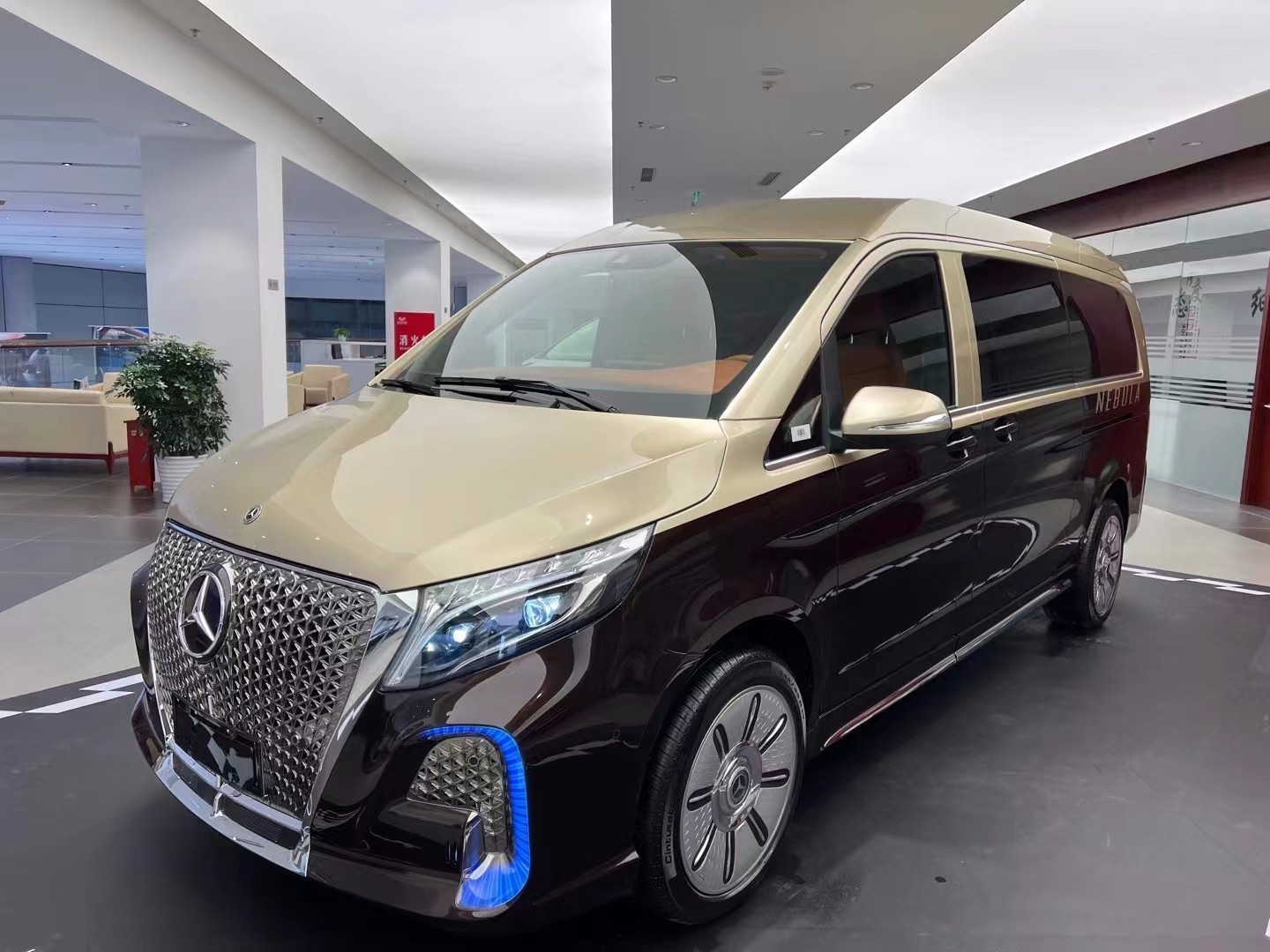 高顶奔驰迈巴赫vs980多少钱最新款