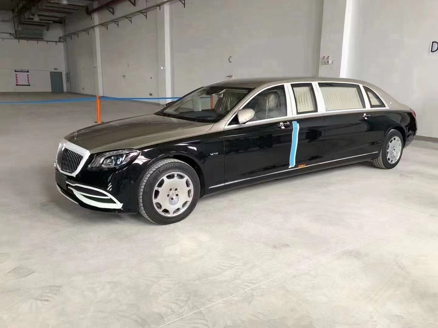 全球限量版迈巴赫s680普尔曼座驾