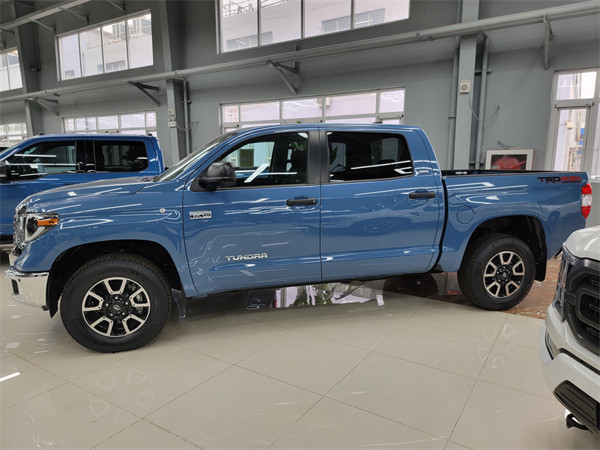 丰田坦途57v8大排量自吸越野皮卡报价