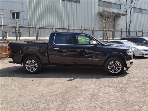 新款道奇公羊长角号皮卡火爆让利48万起