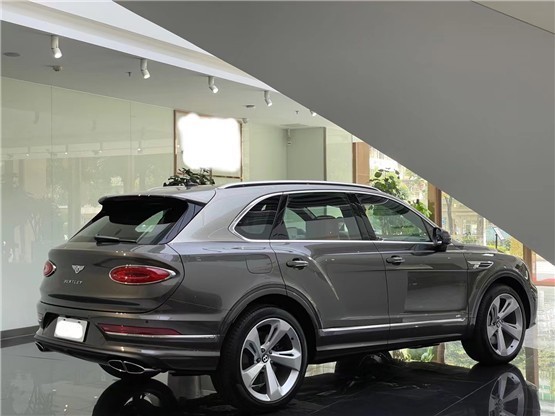 21款宾利添越贵气出行双色车身更显尊贵