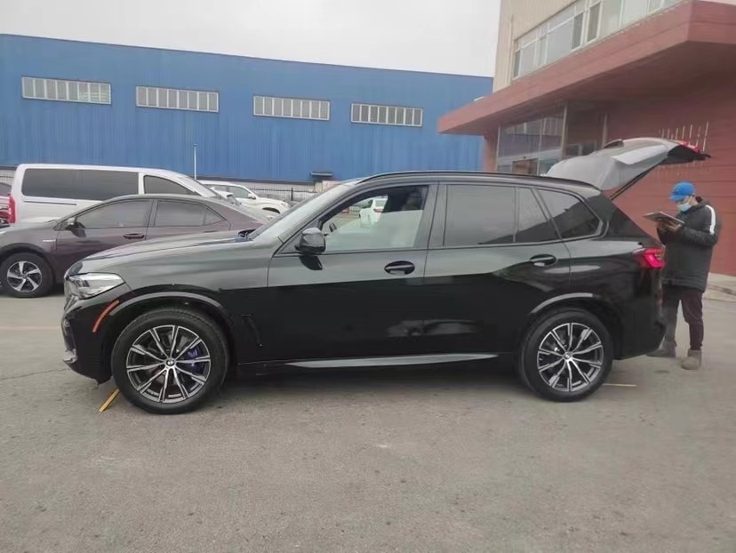 2022款宝马x530tm运动大豪华包825