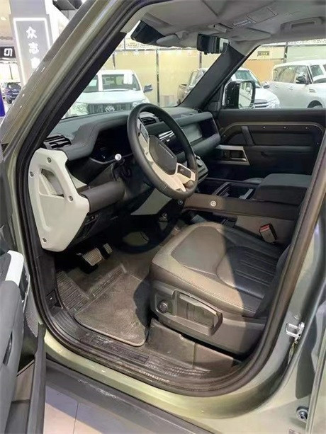 2020款路虎卫士20柴油国六现车77万起