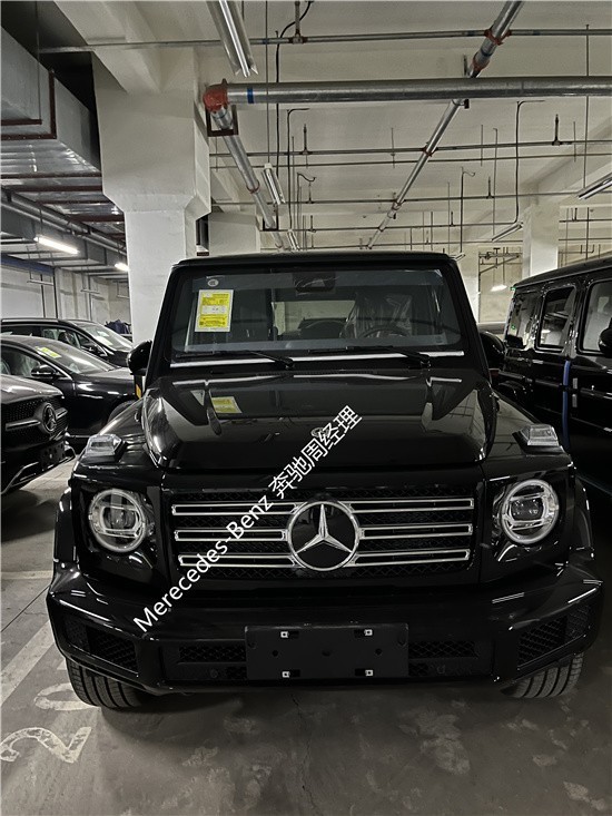 2022款奔驰g500黑色现车最少加价多少钱