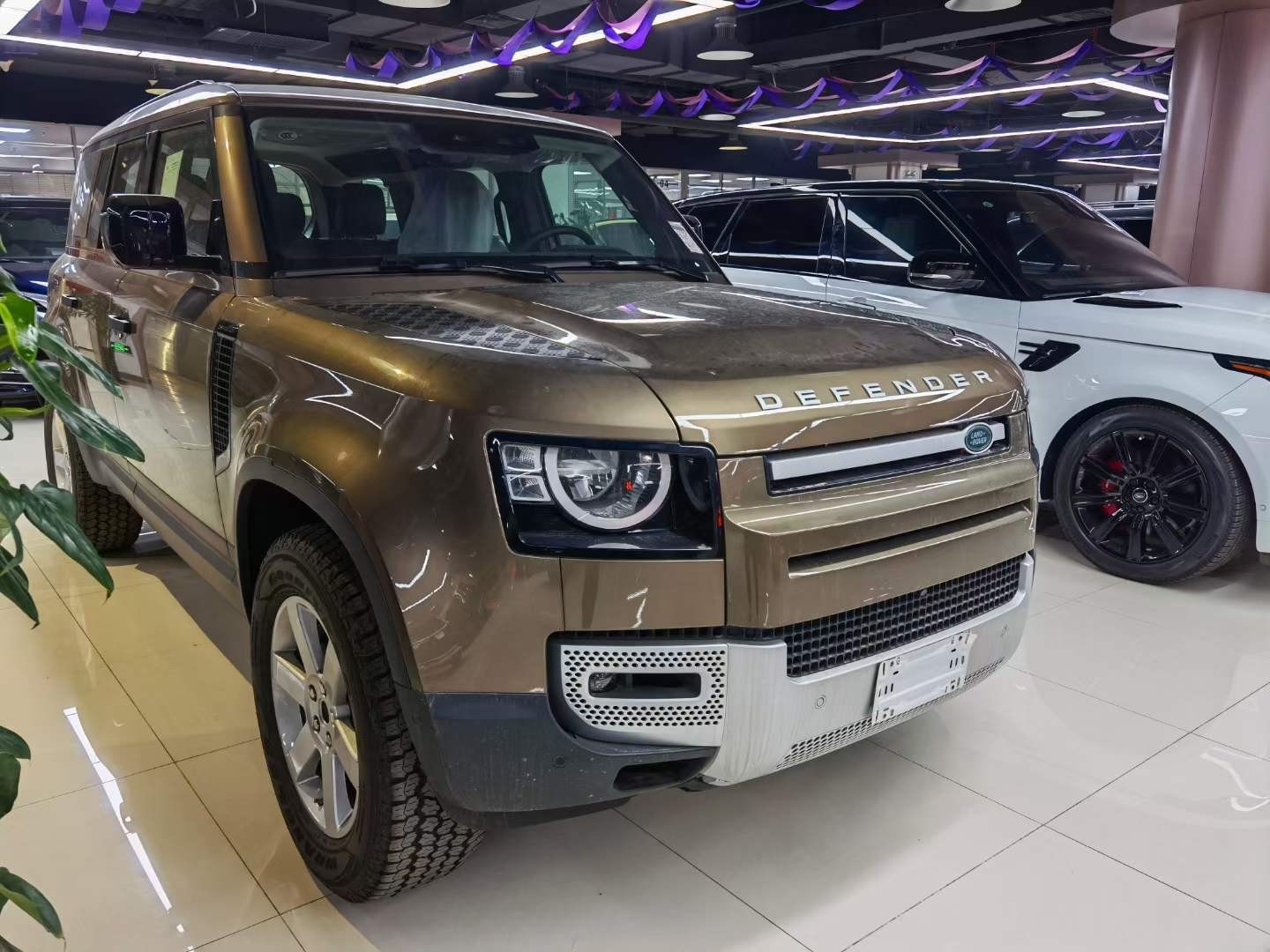 21款路虎卫士110优惠价格及配置解析