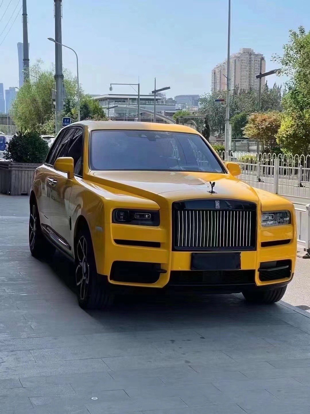 劳斯莱斯库里南实拍 奢华座驾650万起售_凤凰网汽车_凤凰网