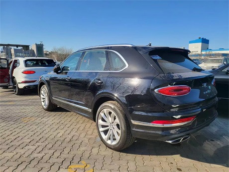 2021款宾利添越v8美规293万心动清仓价