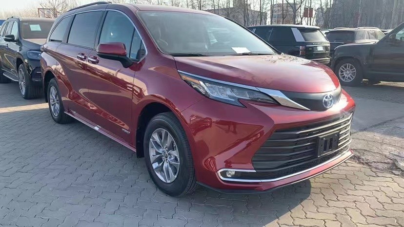 21款墨版丰田塞纳25混动两驱xle38万