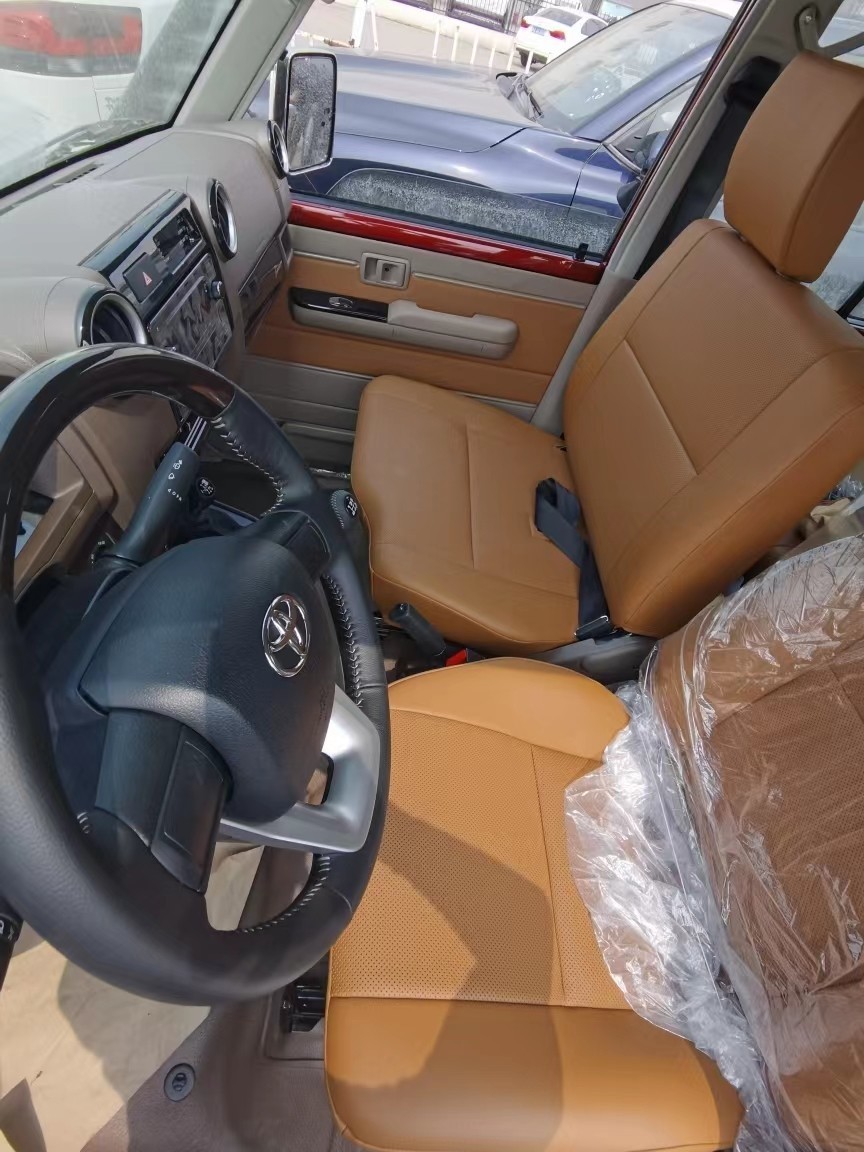 桃木内饰 桃木方向盘 电动天线颜色:沙漠黄  白  红22款lc79 汽油 1gr