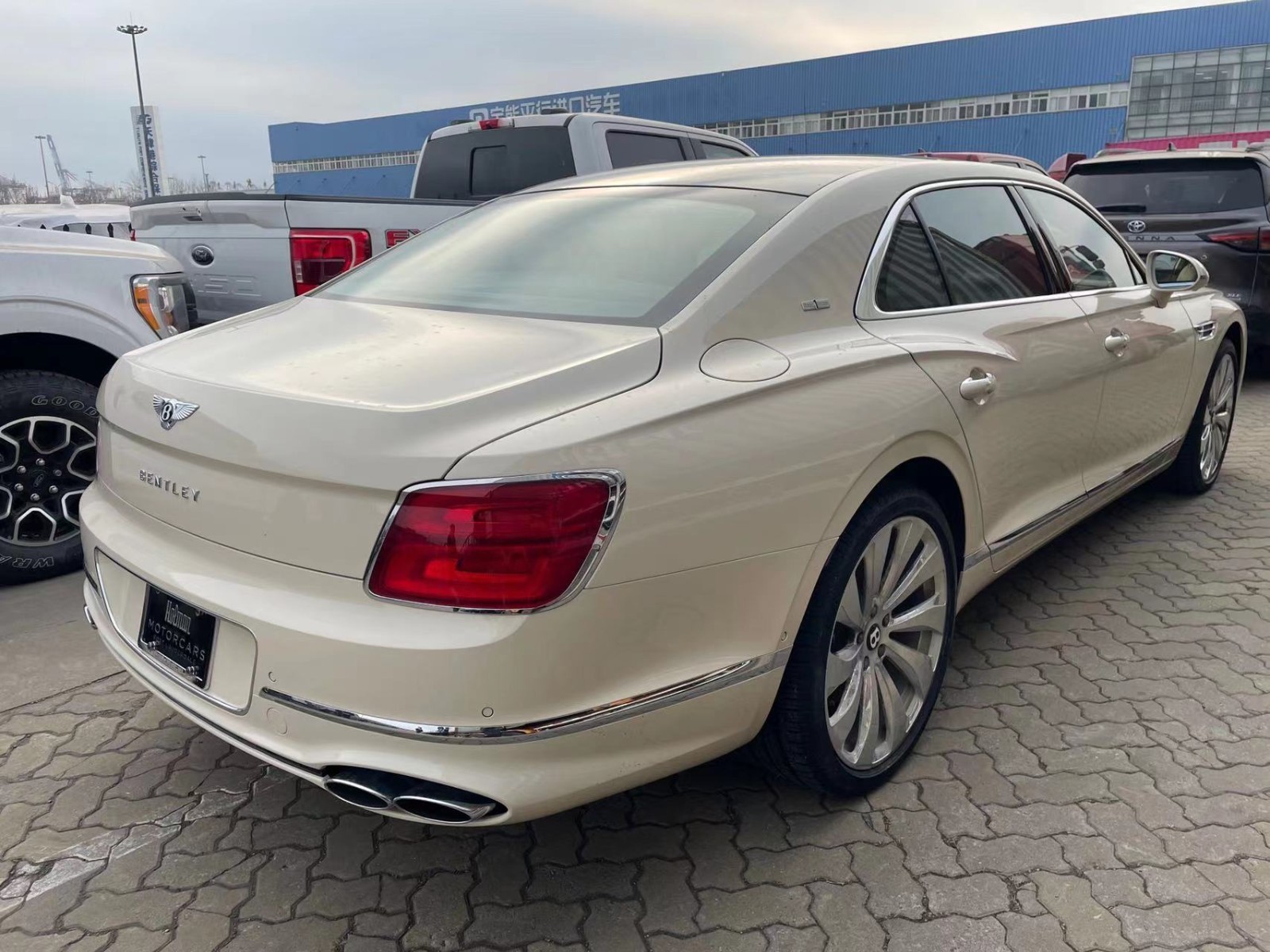 21款美规宾利飞驰首发限量版奶油白钜惠_凤凰网汽车_凤凰网