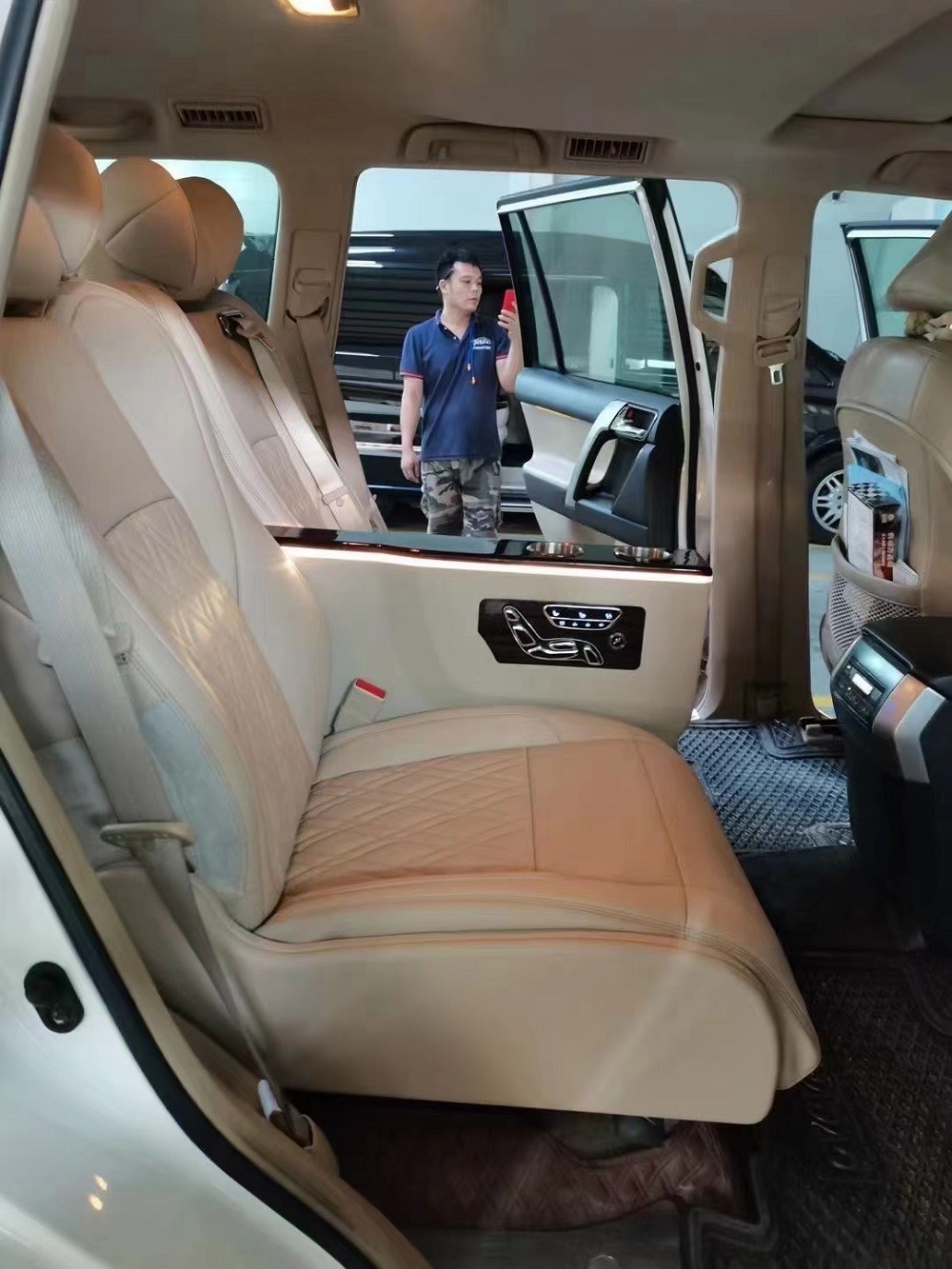 丰田霸道改装航空座椅及内饰